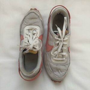 NIKE WAFFLE DEBUT WOMEN SHOES